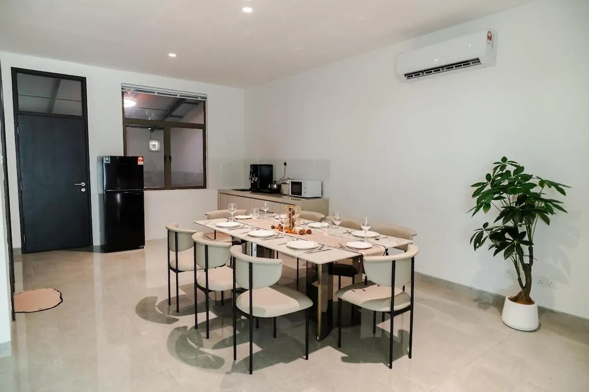 Georgetown Elegant Golden Jacuzzi Ktv 5Br 16Pax E Villa George Town