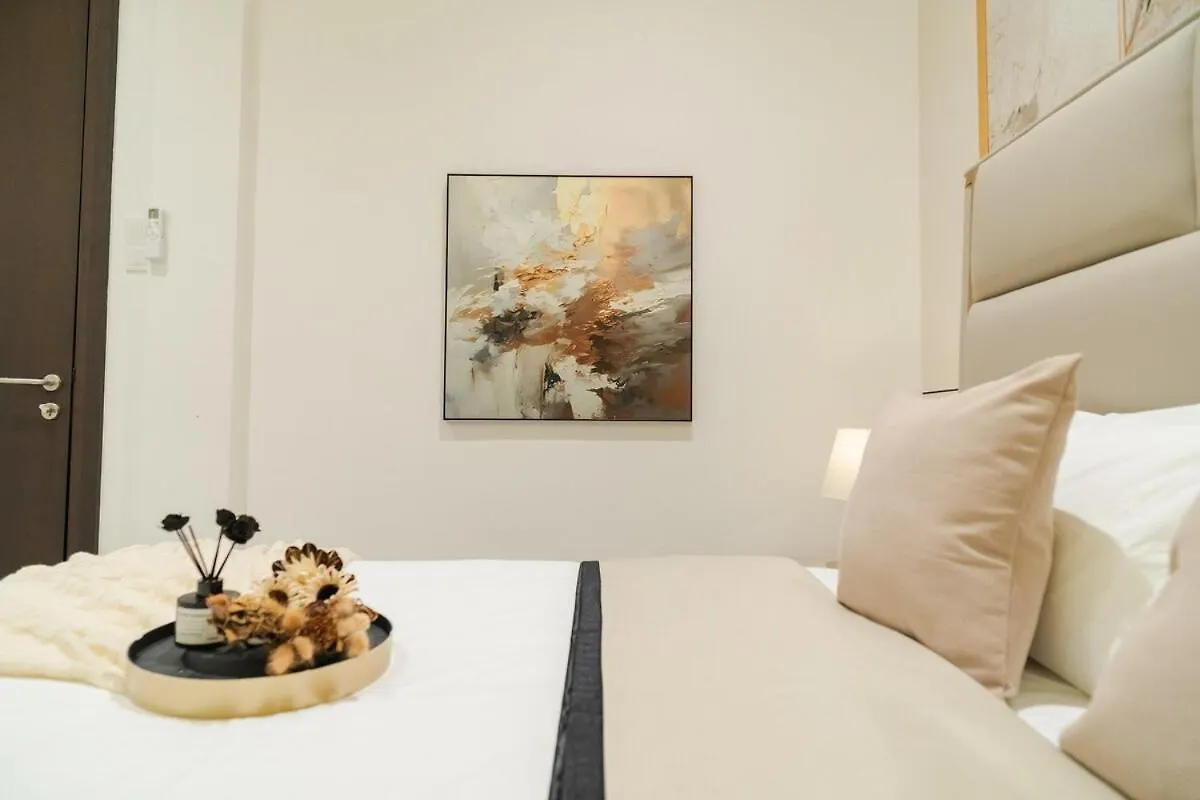 Georgetown Elegant Golden Jacuzzi Ktv 5Br 16Pax E Villa Semesterbostad George Town